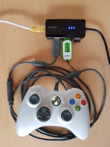 Auf allen Fire TVs lassen sich USB-Gamepads, USB-Sticks, USB-Tastaturen und USB-Mäuse anschließen - bis auf beim Fire TV Stick 1, dort geht es nur mit Root-Zugriff